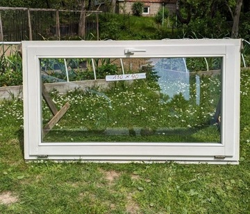 Okno drewniane z ościeżnicą w rozmiarze 150x90 cm