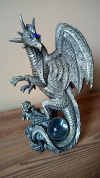 Smok dragon figurka fantasy złoty z kulą UNIKAT