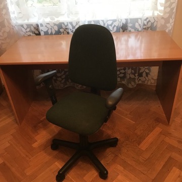 Biurko z krzesłem 