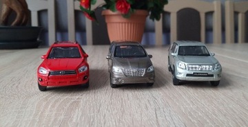 Toyota Innova, Land Cruiser  i  Rav 4  Welly 1:34