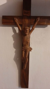 piękny krucyfiks z drewna gruszkowego Chrystus 