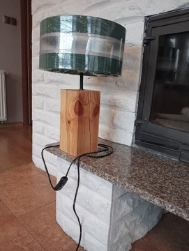 Lampa stołowa z drewna 