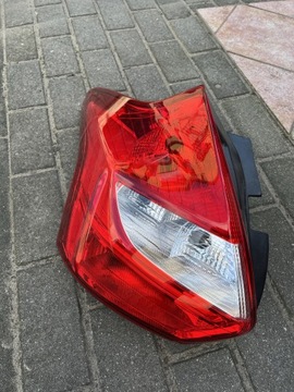 Lampa tylna Ford focus mk3 lekko pęknięta, sprawna