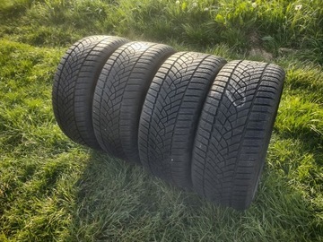 Goodyear UltraGrip Performance + 225/40 R18 92W