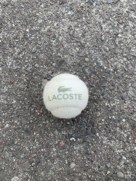 Unikatowa biała piłka tenisowa Lacoste super stan