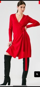 Piękna sukienka w kolorze czerwieni