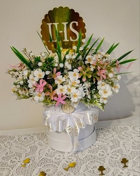 Flower Box na komunię kompozycja kwiatowa prezent