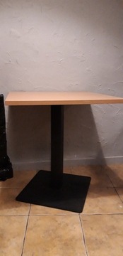 stolik stół na metalowej nodze