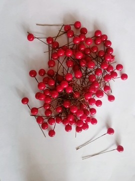 Sztuczny  owoc czerwone jagody ostrokrzewu 