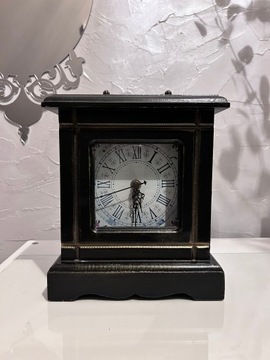 Zegar postarzany retro w starym stylu