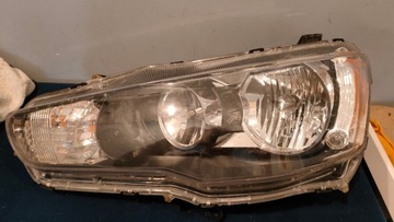 Lampa przednia prawa Lancer 2009