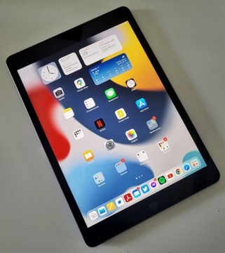 Apple iPad 9 gen WiFi 64 GB + Smart Keyboard