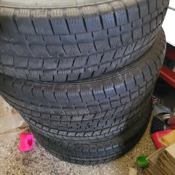 Opony zimowe używane Falken Eurowinter 215/75R16C