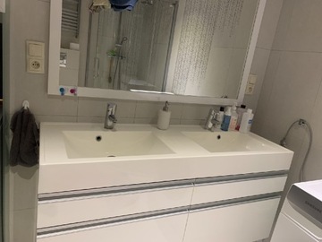 Szafka łazienkowa z podwójn umywalką