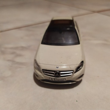 Mercedes Benz A Klasse 1/43 Schuco uszkodzony 