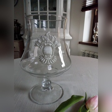 Szklany wazon z dekorem