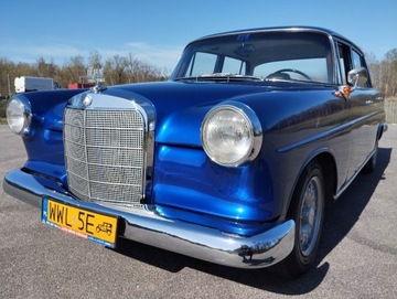 Zabytkowy Mercedes w110 190C