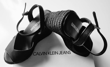 Calvin Klein Oryginalne Sandały na Koturnie 36