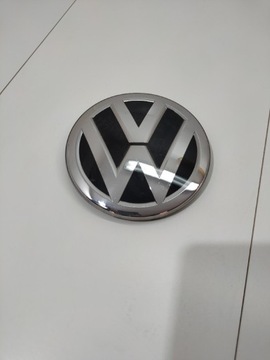 Volkswagen Touran III emblemat pod radar 