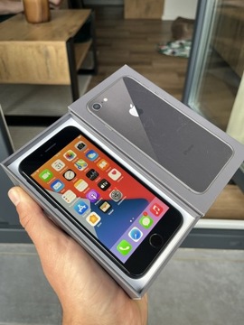 iPhone 8 64Gb + Pudełko + Ładowarka