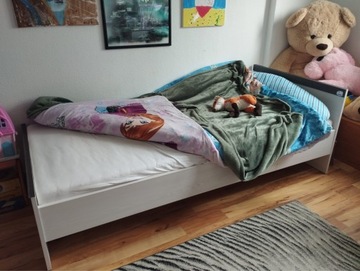 Łóżko młodzieżowe z materacem