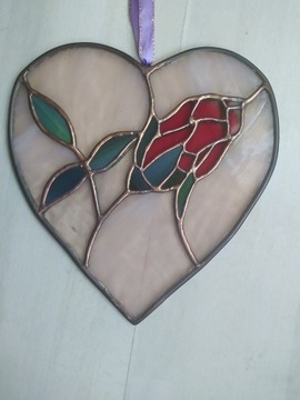 Serce z różą, szklany witraż