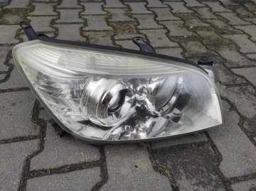 Lampy przednie Toyota RAV4