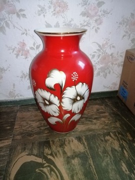 Czerwony wazon Chodzież Lilie złocony wys. 44 cm.