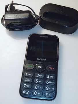 Telefon Altacel dla seniora z akcesoriami