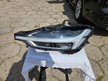 lampa prawa uszkodzona  volvo xc60 2019