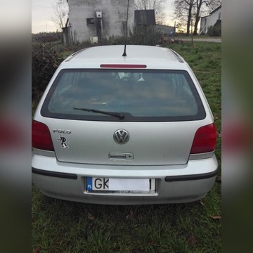 Samochód Volkswagen Polo 2001r. Uszkodzony. 