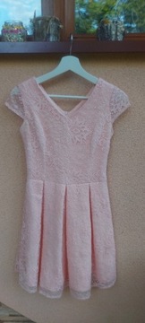 Sukienka S 36 z koronki różowa