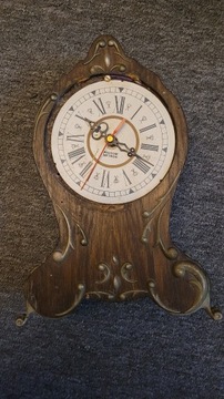 Zegar stojący prl z metalowymi zdobieniami