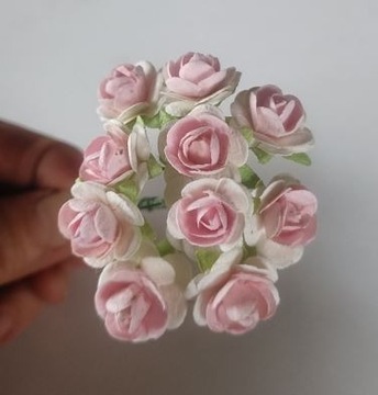 Kwiatki różyczki papierowe biało-różowe 18mm 50szt