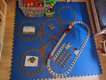 Klocki Duplo Lego, lokomotywy, tory, most, figurki, pojazdy i inne.