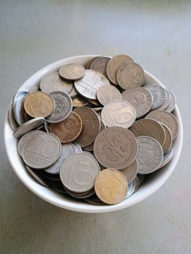 Miseczka monet z PRL - 1 kilogram 