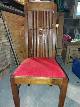 Stare zabytkowe krzesła