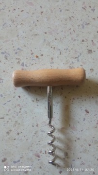 Korkociak metalowy z drewnianą rączką 
