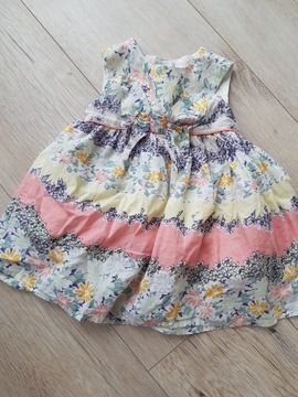 Śliczna sukienka dla dziewczynki 6-9 miesięcy