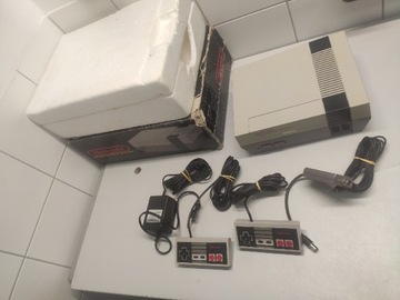 Nintendo NES premierowa nr ser. PE006056