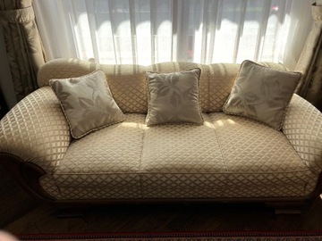Masywna sofa - kanapa.  Antyk