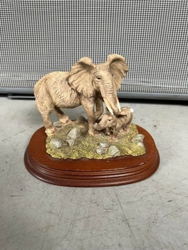 Figurka dekoracja słonie afrykańskie Leonardo 1992