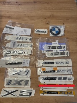 Znaczek logo napis BMW X / S - DRIVE 20d 30d różne