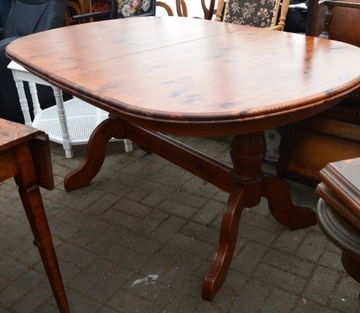 Stół drewniany do jadalni