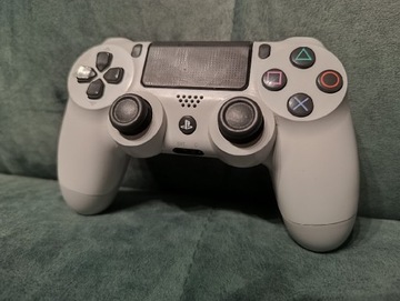 Oryginalny pad do PS4 DualShock 4 - biały.