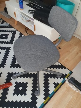 Krzesła  do biurka  Ikea  BLECKBERGET  i  SNILLE. 