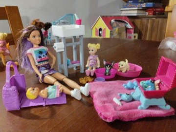 Barbie z serii Opiekunka z akcesoriami 