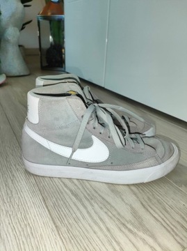 NIKE  BUTY SPORTOWE ROZ. 40,5