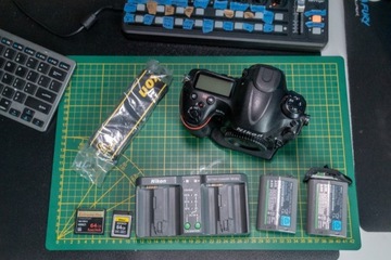 Nikon D4s, 2 baterie, karta cf 64GB, karta XQD 