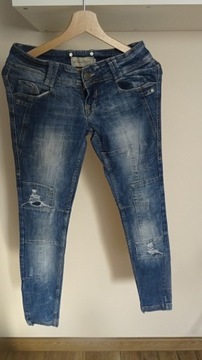 BERSHKA- spodnie jeansowe R.36